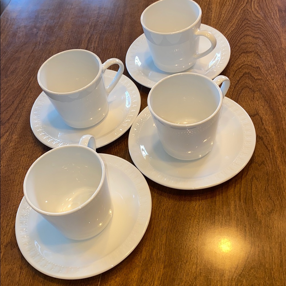 Set of 4 Tulip (white) by Centura Corning Cups and Saucers